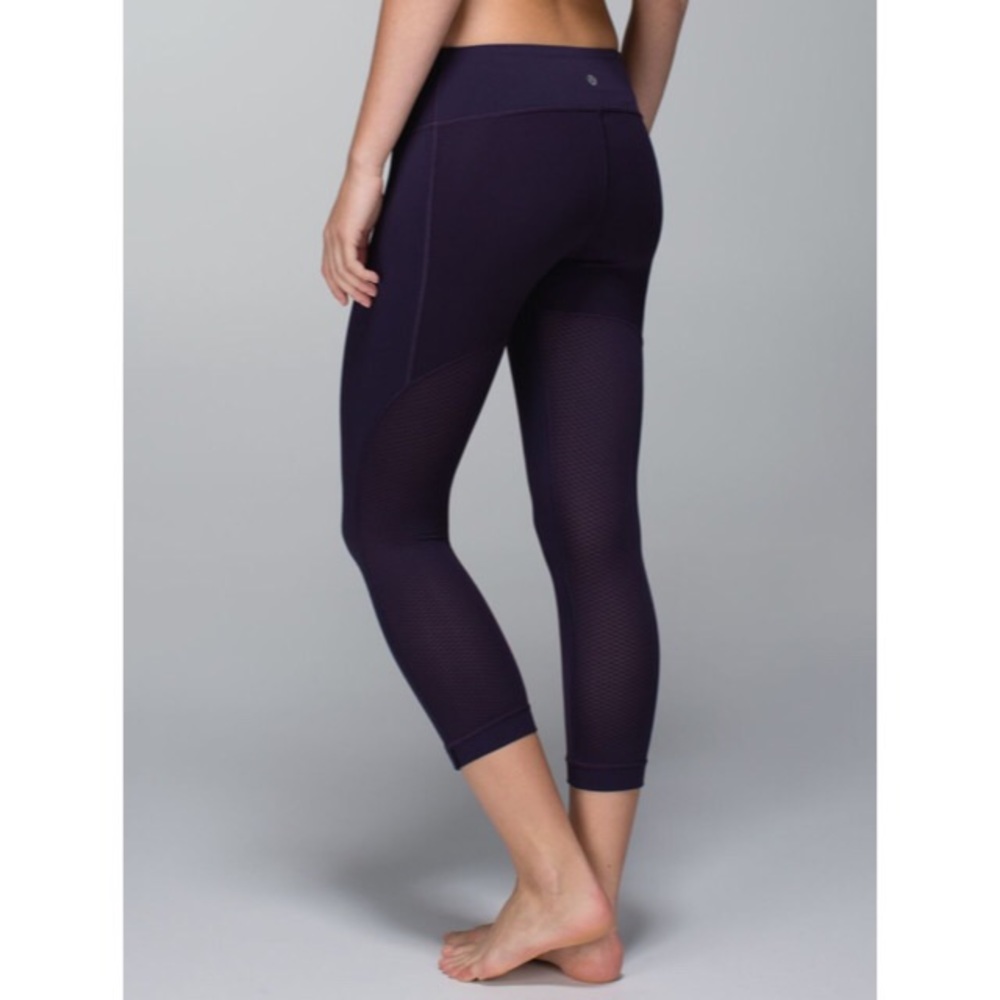 Lululemon Journey Crop in Black Grape - Sz 6